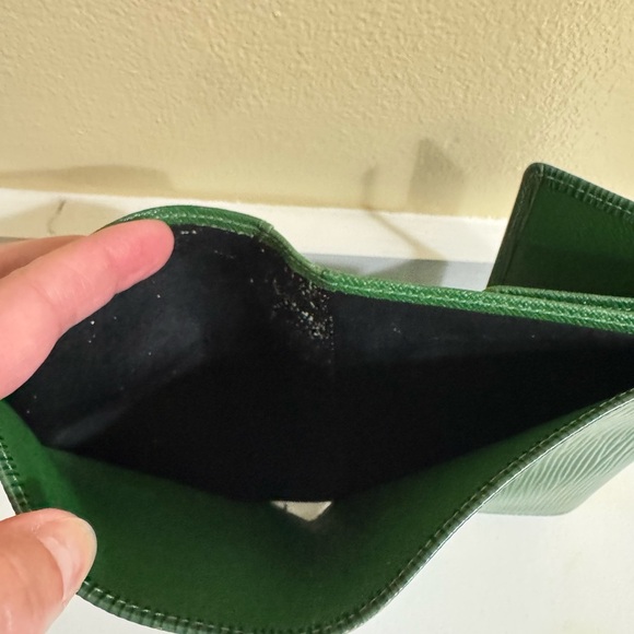 Louis Vuitton Epi GREEN Textured Wallet Like New! Authentic and Dust Bag - Picture 11 of 16